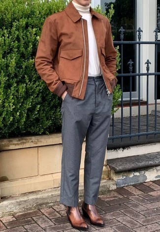 Une veste harrington à porter avec un pantalon chino gris