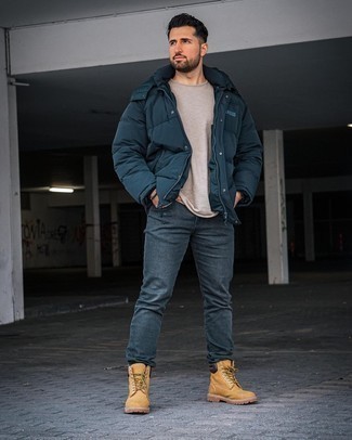 Une doudoune à porter avec un t-shirt à col rond gris