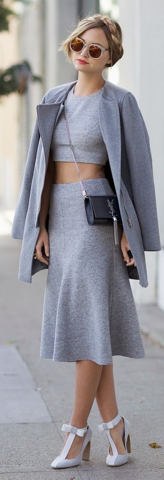 Comment porter un top court gris