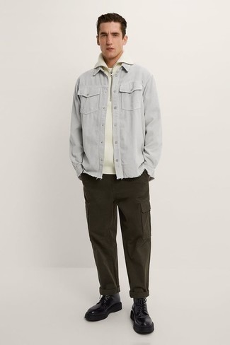 Comment porter une chemise en jean grise