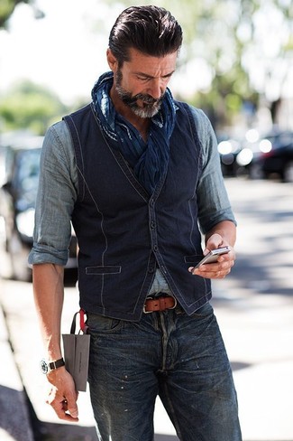 Comment porter une chemise en jean grise