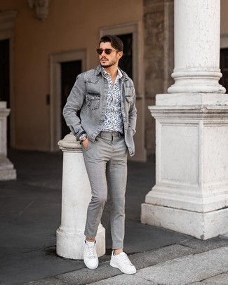 Comment porter une chemise en jean grise