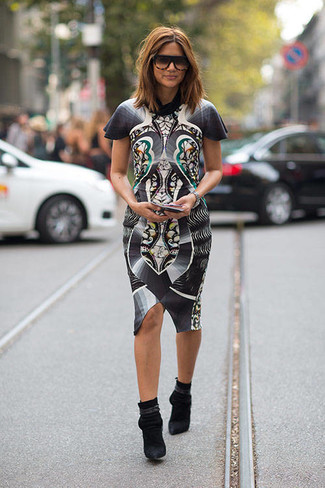 Comment porter une robe grise