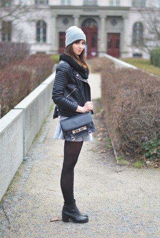 Comment porter une robe grise