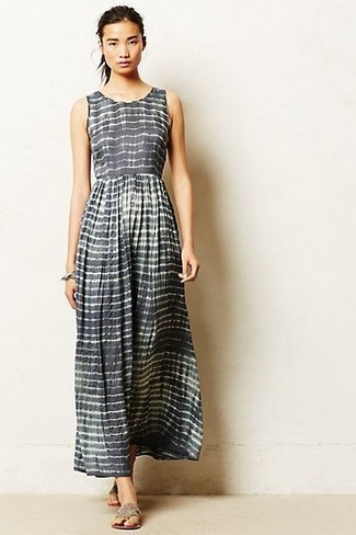 Comment porter une robe grise pour un style relax à 20 ans