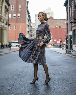 Comment porter une robe grise pour un style elégantes à 20 ans