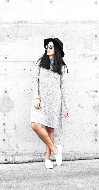 Comment porter une robe grise