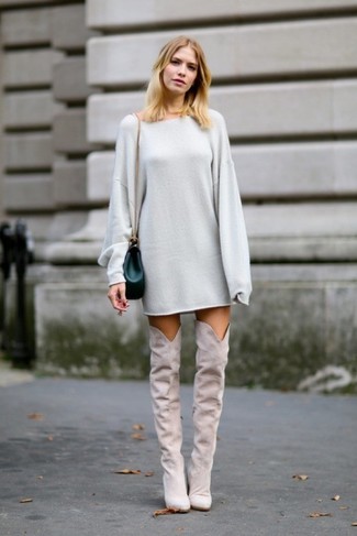Comment porter une robe grise