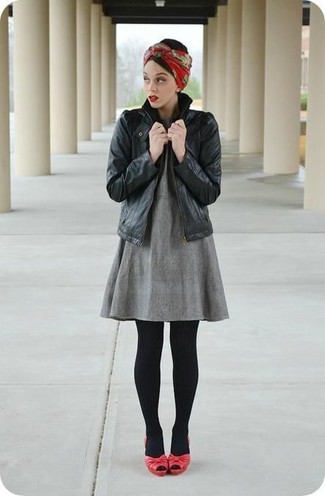 Comment porter une robe grise