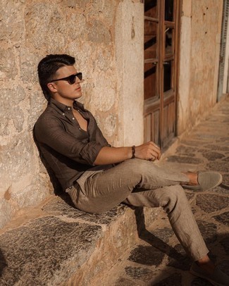 Comment porter des espadrilles grises