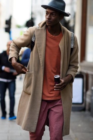 Comment porter un chapeau gris pour un style chic decontractés quand il fait froid