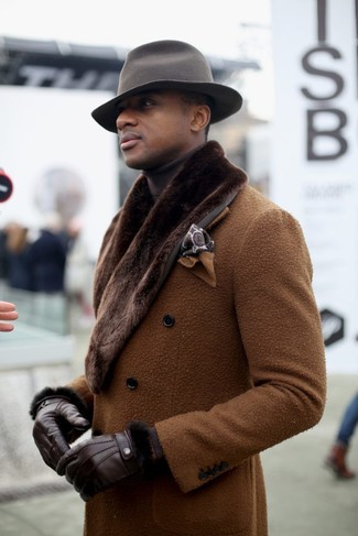 Comment porter un chapeau gris pour un style chic decontractés quand il fait froid