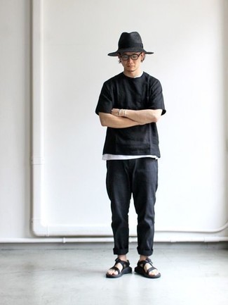 Comment porter un chapeau gris pour un style relax