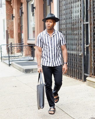 Comment porter un chapeau gris pour un style relax