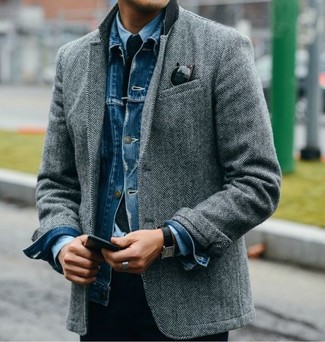 Comment porter un blazer à chevrons gris pour un style chic decontractés
