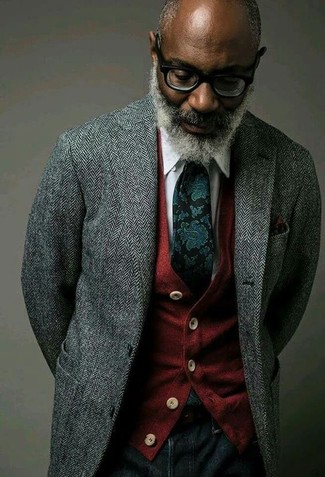 Comment porter un blazer à chevrons gris pour un style chic decontractés
