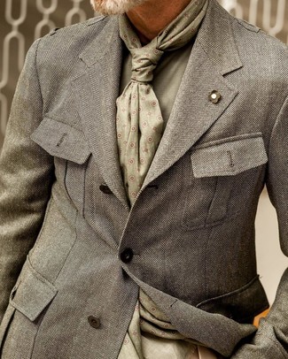 Comment porter un blazer à chevrons gris