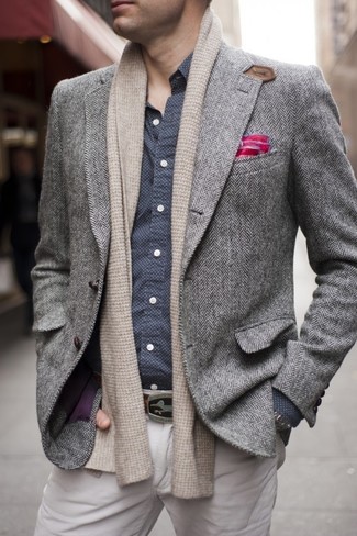 Comment porter un blazer à chevrons gris pour un style chic decontractés