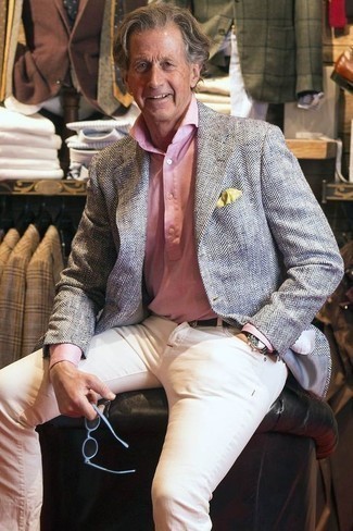 Comment porter un blazer à chevrons gris