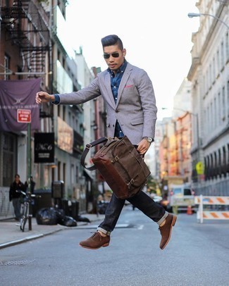 Comment porter un blazer à chevrons gris