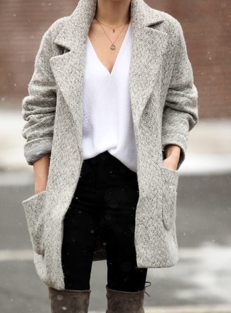 Comment porter un manteau à chevrons gris