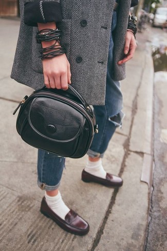 Comment porter un manteau à chevrons gris