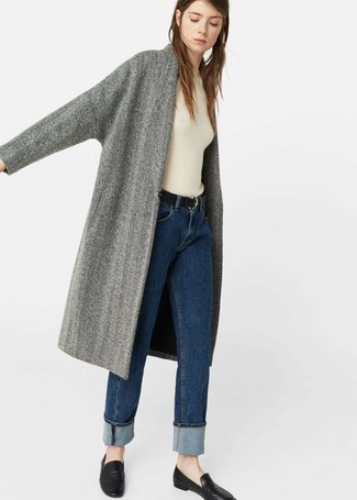 Comment porter un manteau à chevrons gris