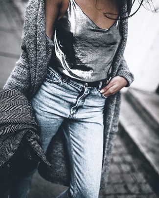 Comment porter un manteau à chevrons gris