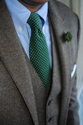Comment porter un manteau à chevrons gris quand il fait chaud