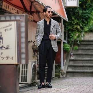 Comment porter un blazer en pied-de-poule gris