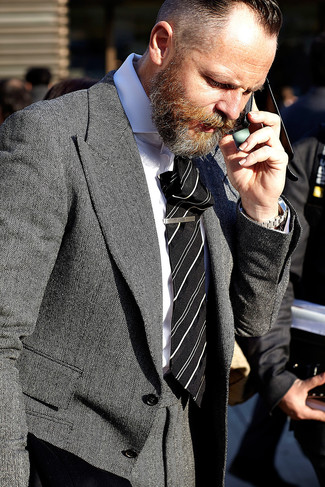 Comment porter un blazer en pied-de-poule gris