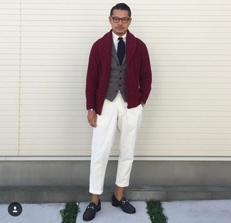 Comment porter un manteau en pied-de-poule gris quand il fait chaud à 30 ans