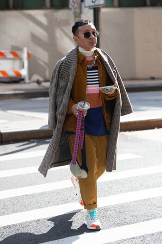 Comment porter un manteau en pied-de-poule gris pour un style decontractés quand il fait froid