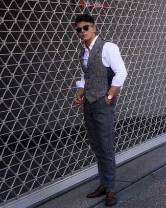 Comment porter un manteau en pied-de-poule gris quand il fait chaud à 30 ans