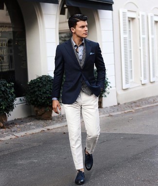 Comment porter un manteau en pied-de-poule gris quand il fait chaud à 30 ans