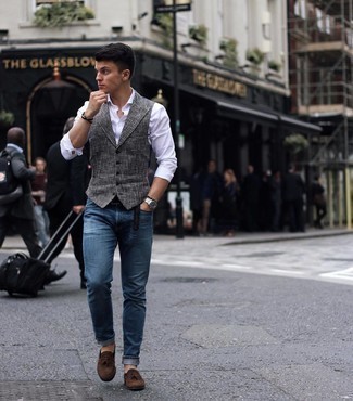 Comment porter un manteau en pied-de-poule gris quand il fait chaud à 30 ans