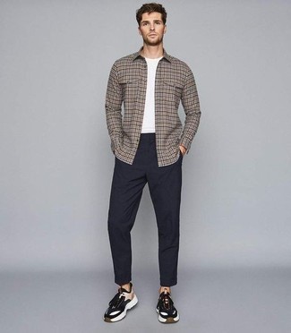 Comment porter une chemise en pied-de-poule grise