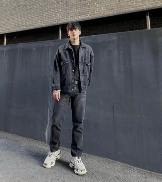 Comment porter une veste grise quand il fait chaud à l'adolescence