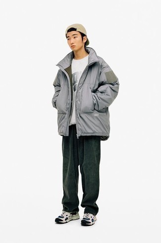 Comment porter une veste grise quand il fait chaud à l'adolescence
