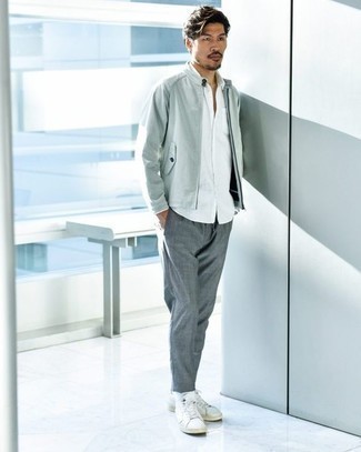 Comment porter une veste grise pour un style decontractés
