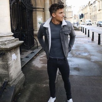 Comment porter une veste grise quand il fait chaud à l'adolescence