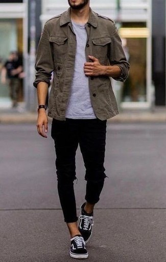 Comment porter une veste grise pour un style relax