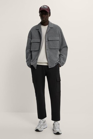 Comment porter une veste grise quand il fait chaud à l'adolescence