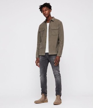 Comment porter une veste grise quand il fait chaud à l'adolescence