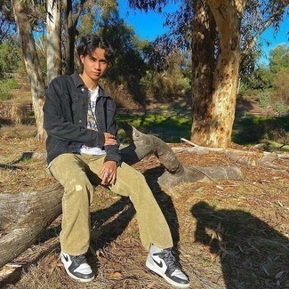 Comment porter une veste grise quand il fait chaud à l'adolescence
