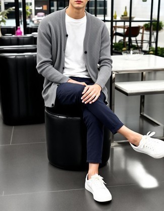 Comment porter un cardigan en tricot gris