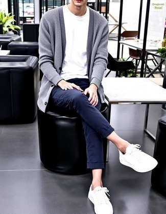 Comment porter un cardigan en tricot gris