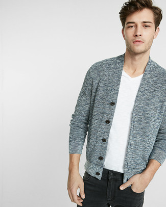 Comment porter un cardigan en tricot gris