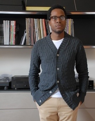 Comment porter un cardigan en tricot gris