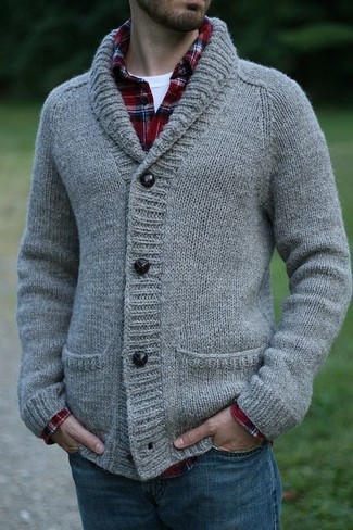 Comment porter un cardigan en tricot gris